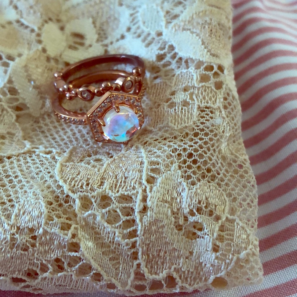 Iridescent and rose gold ring set